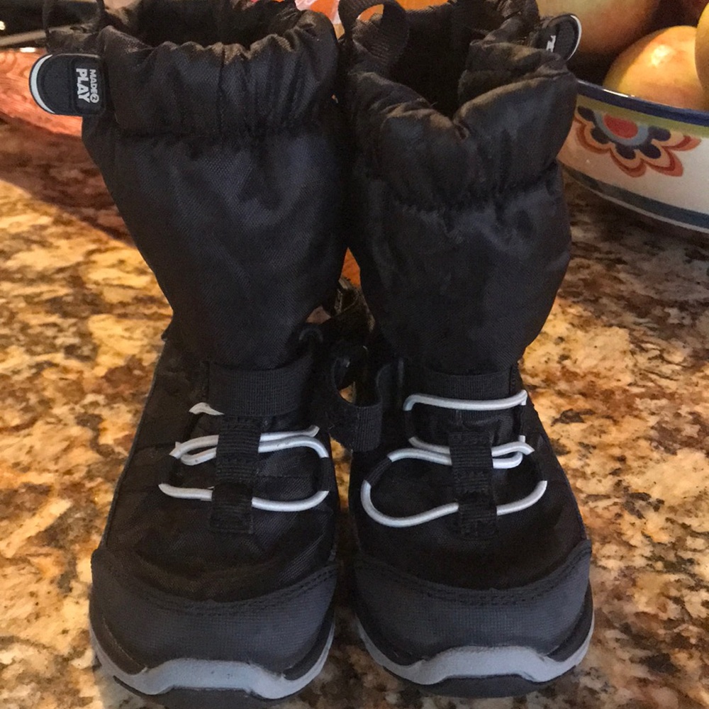 Snow boots
